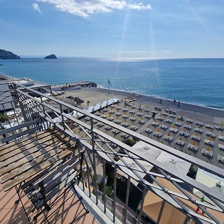 Hotel Miramare Spotorno Kültér fotó