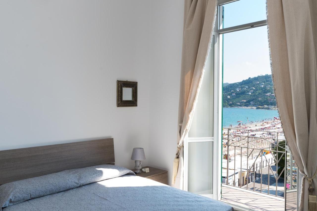 Hotel Miramare Spotorno Kültér fotó
