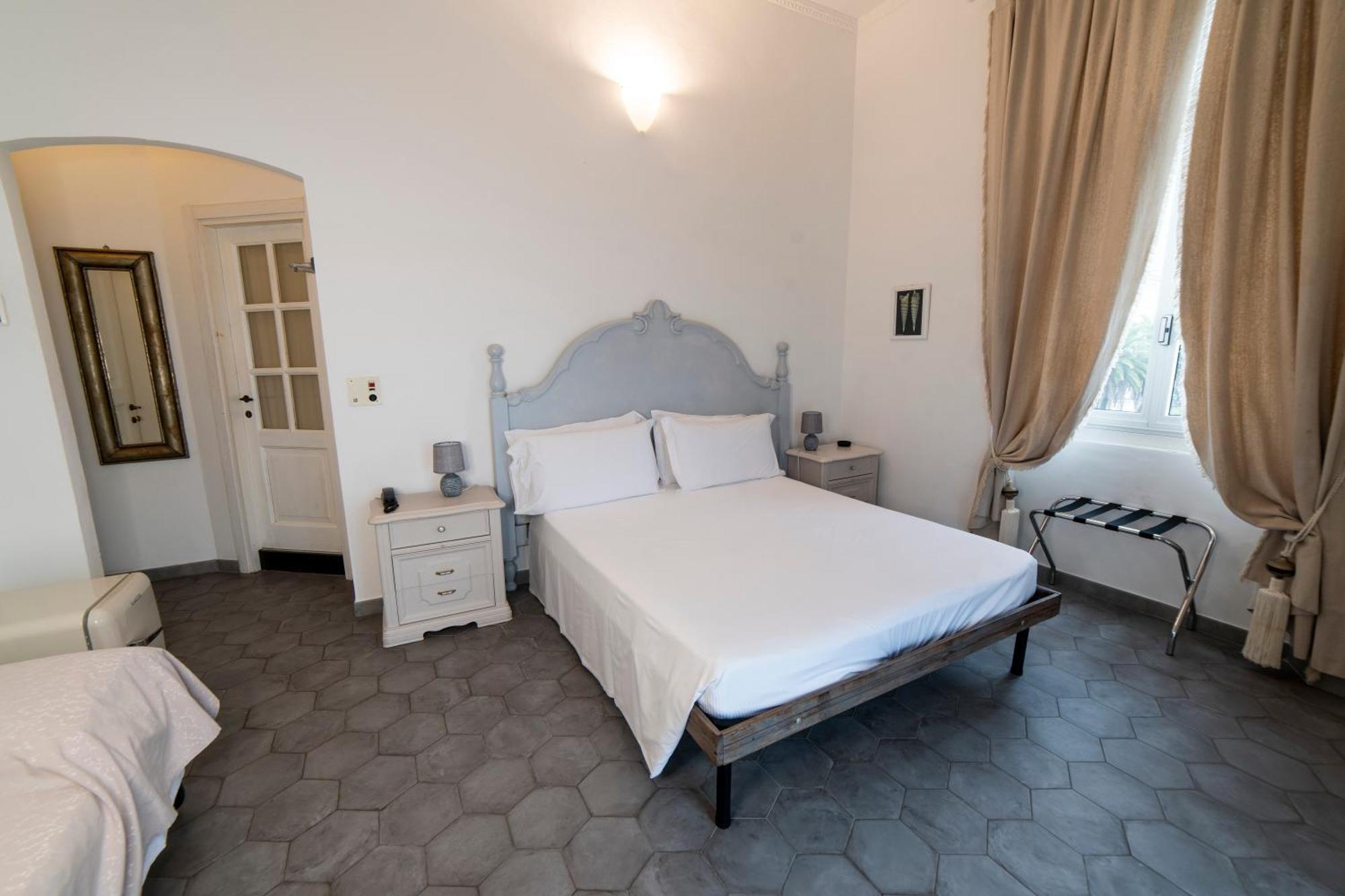 Hotel Miramare Spotorno Szoba fotó