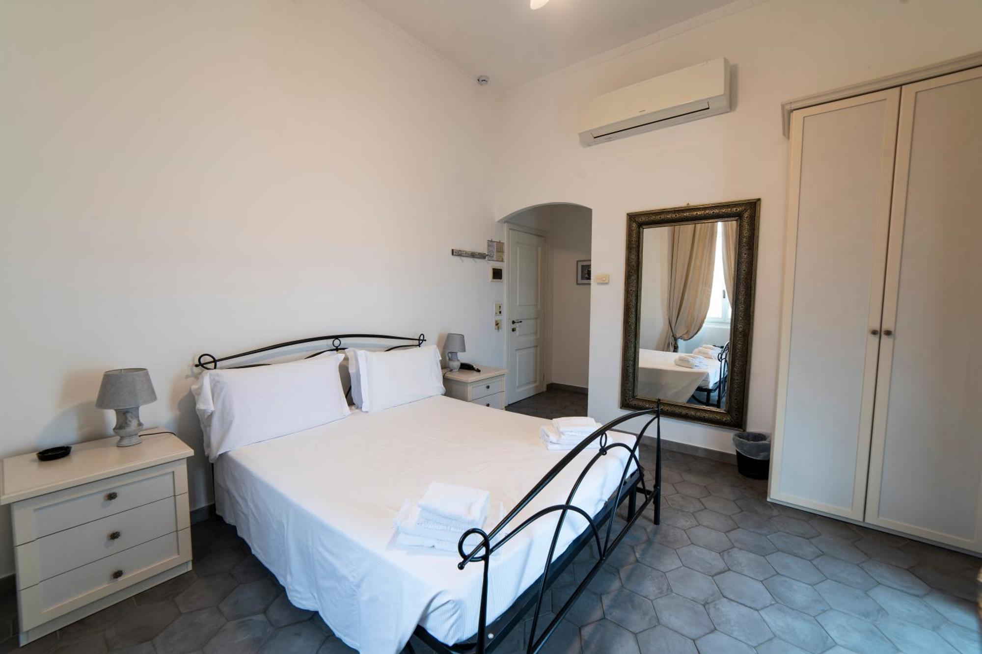 Hotel Miramare Spotorno Szoba fotó