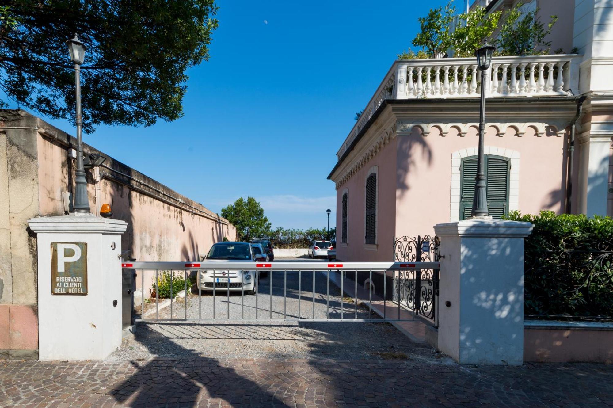 Hotel Miramare Spotorno Kültér fotó