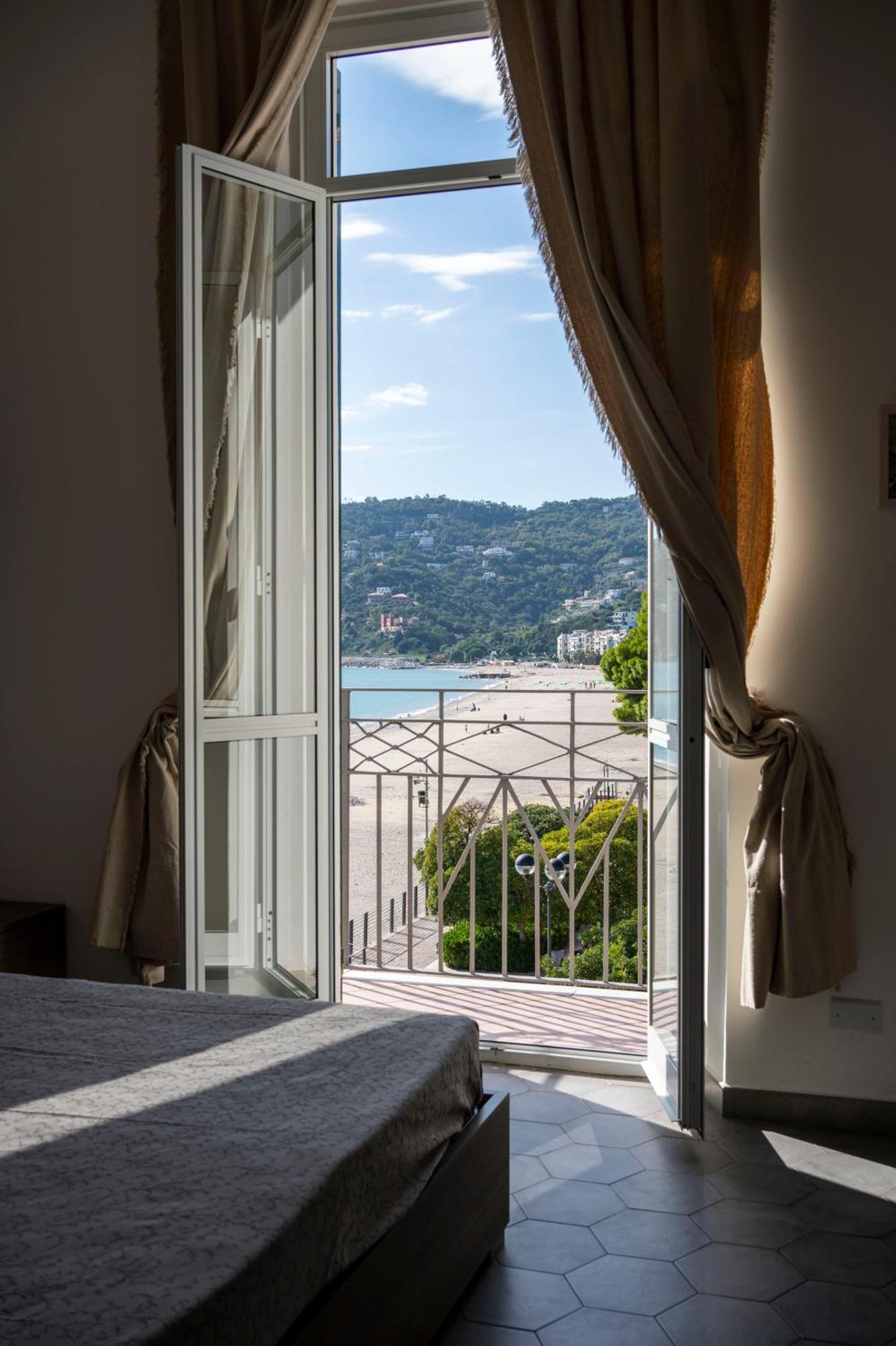 Hotel Miramare Spotorno Kültér fotó
