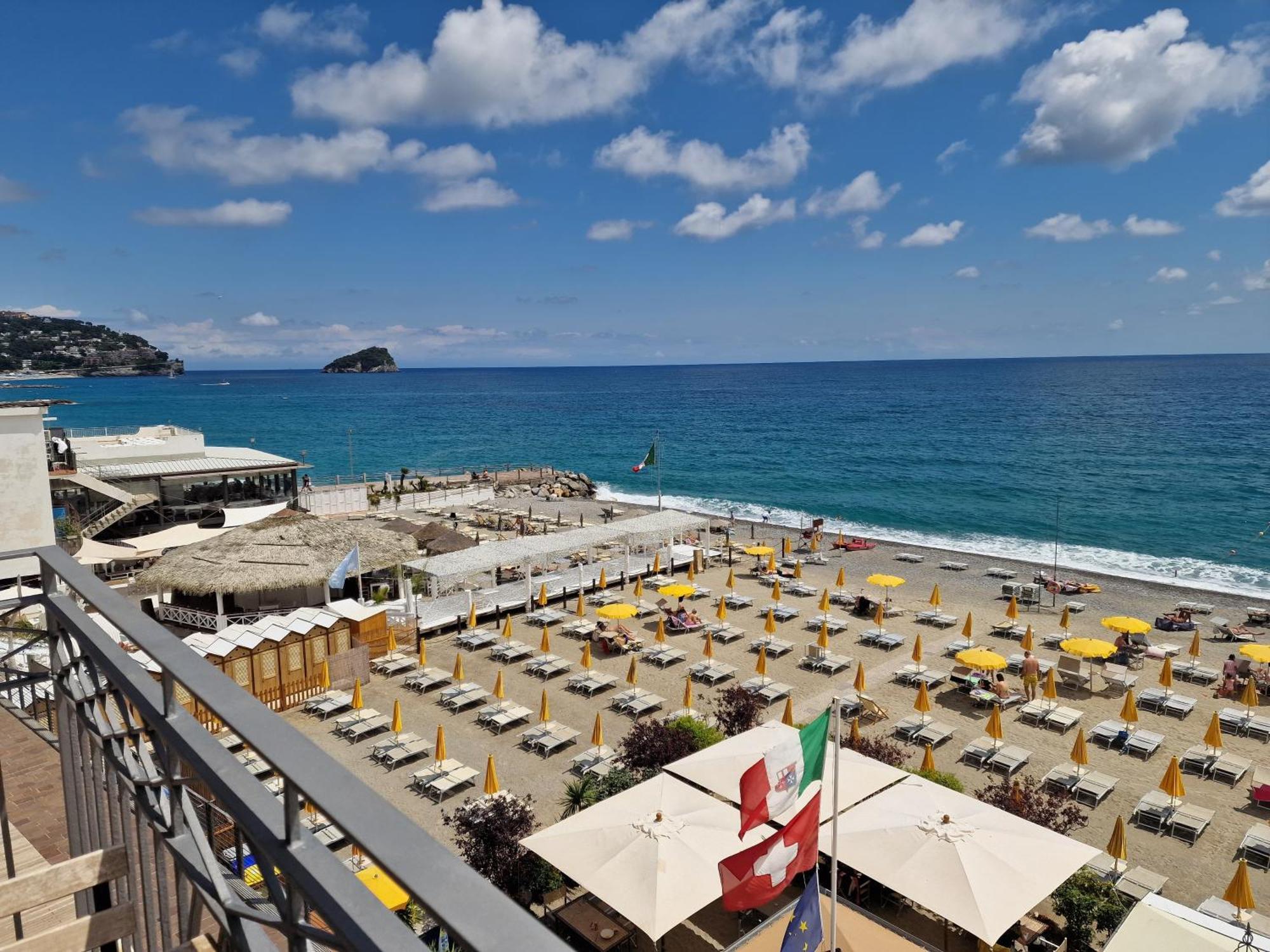 Hotel Miramare Spotorno Szoba fotó