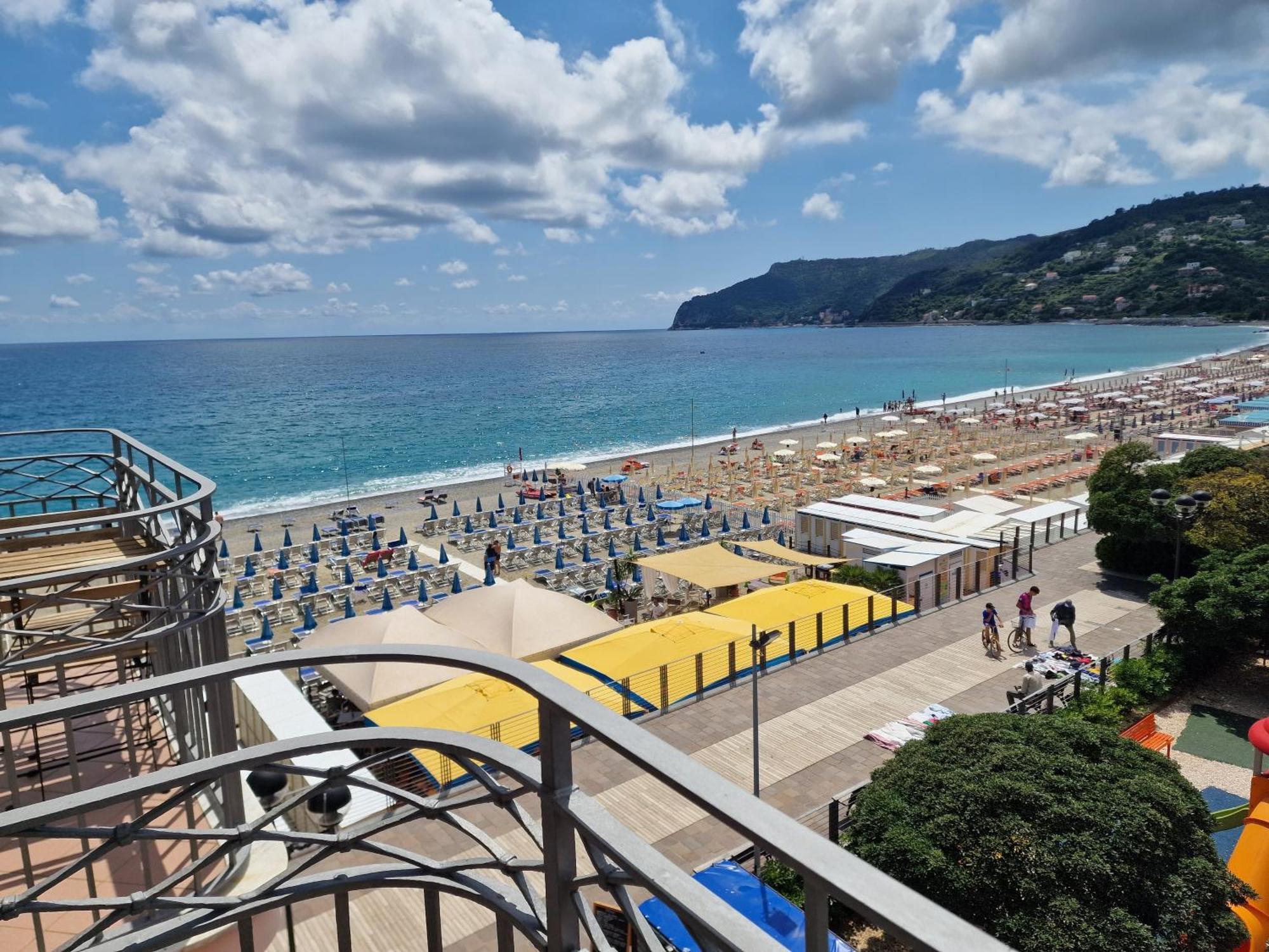 Hotel Miramare Spotorno Kültér fotó