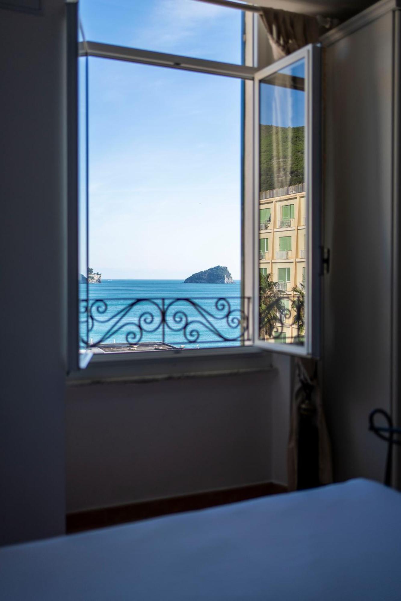 Hotel Miramare Spotorno Kültér fotó