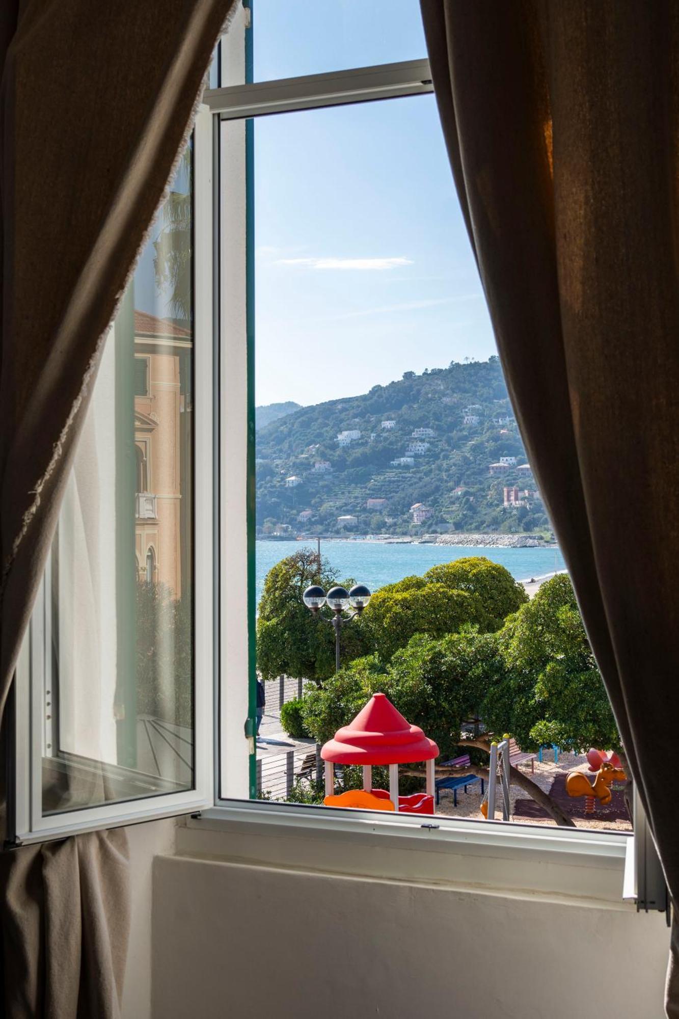 Hotel Miramare Spotorno Szoba fotó