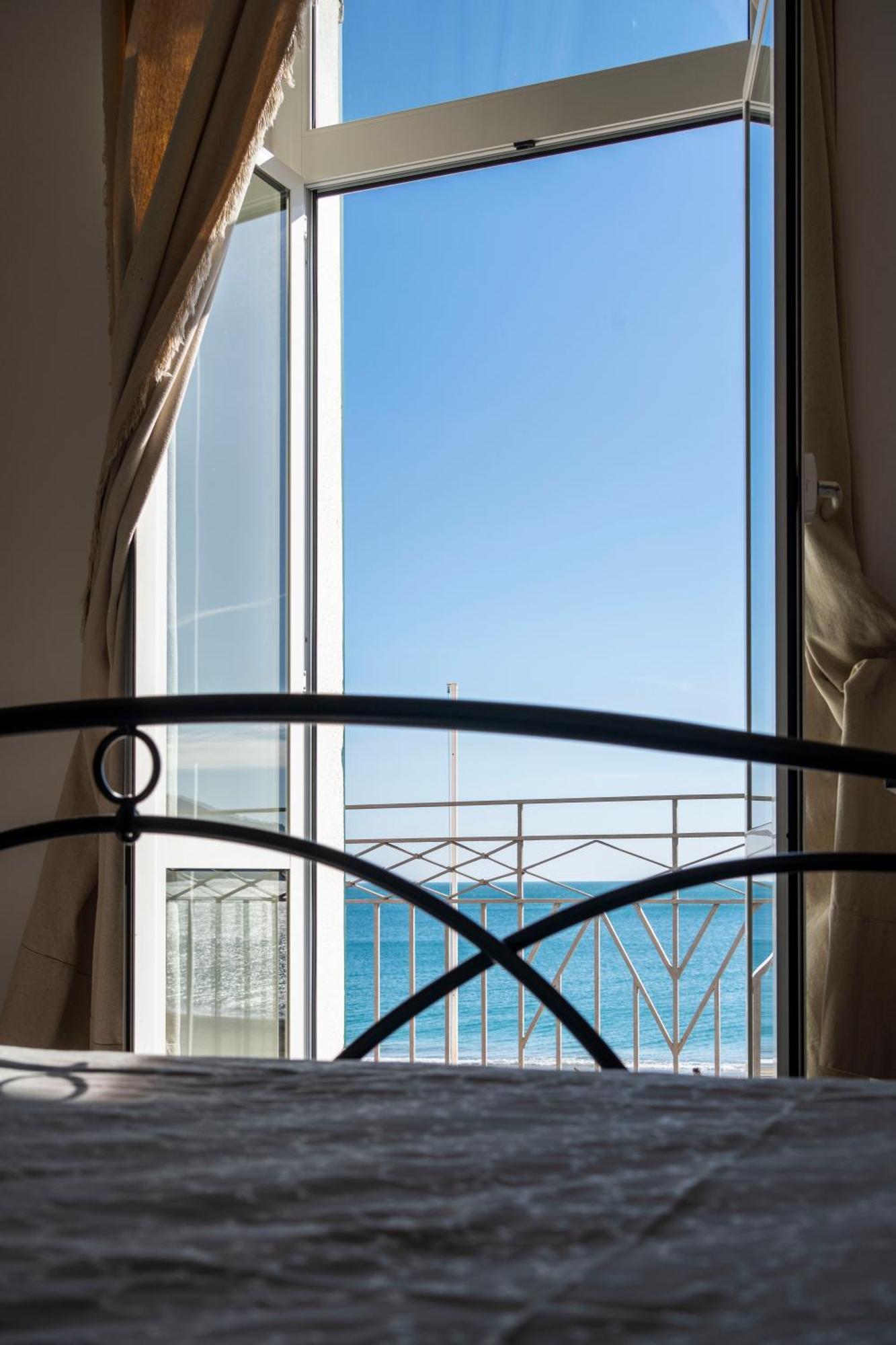 Hotel Miramare Spotorno Szoba fotó