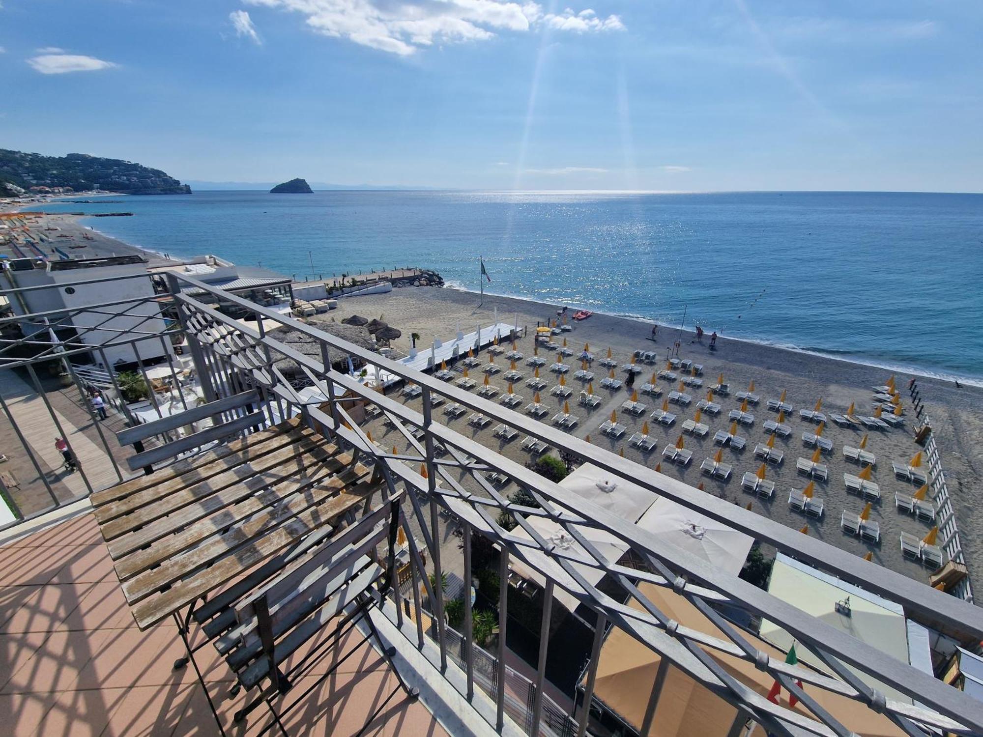 Hotel Miramare Spotorno Kültér fotó