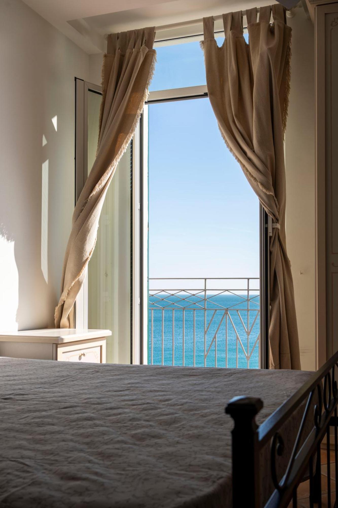 Hotel Miramare Spotorno Kültér fotó