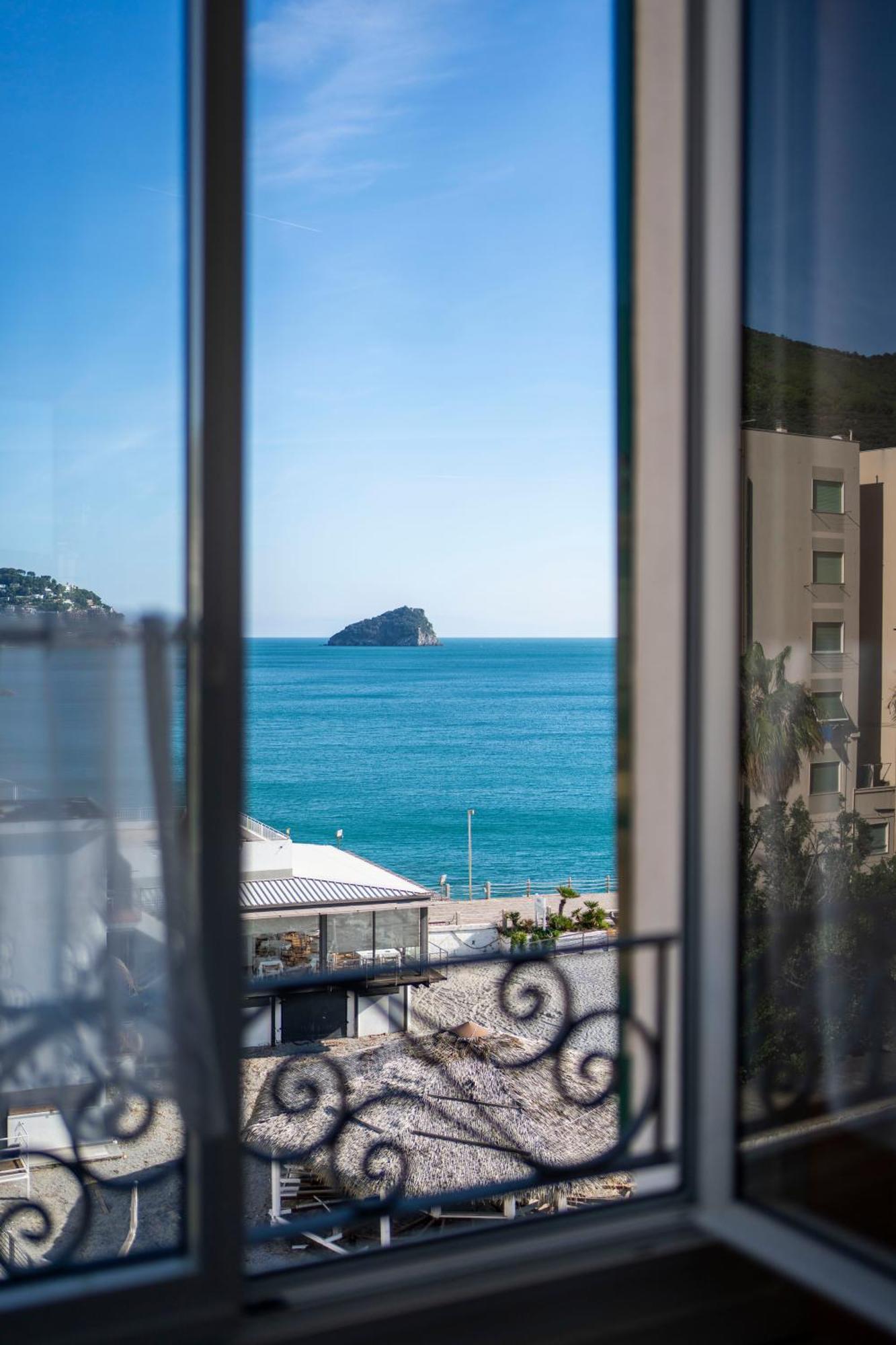 Hotel Miramare Spotorno Kültér fotó