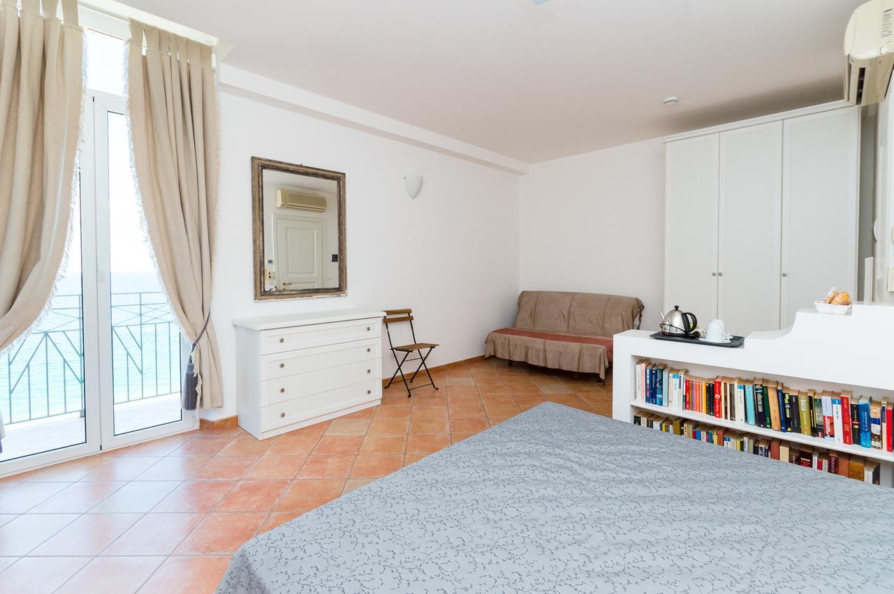 Hotel Miramare Spotorno Kültér fotó